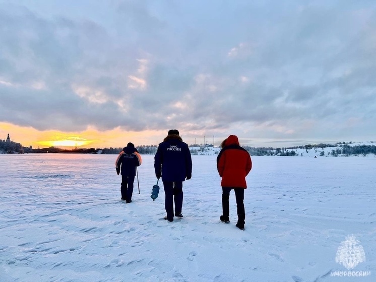 Спасатели продолжают мониторить состояние льда на озерах Мурманска