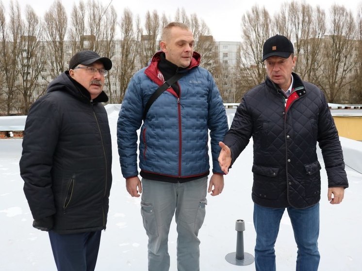 Брянский вице-мэр Сергей Антошин проинспектировал крыши детсадов