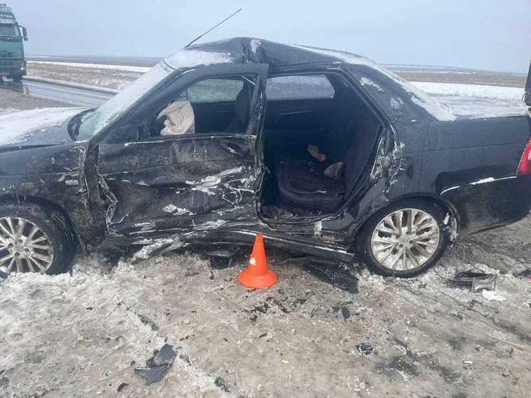 В Калмыкии в аварии пострадали 5 человек, один погиб