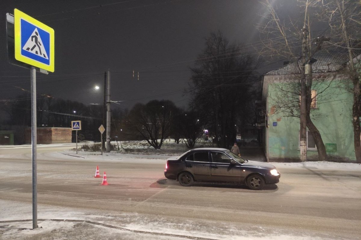 Водитель иномарки сбил девушку на «зебре» в Вологде - МК Вологда