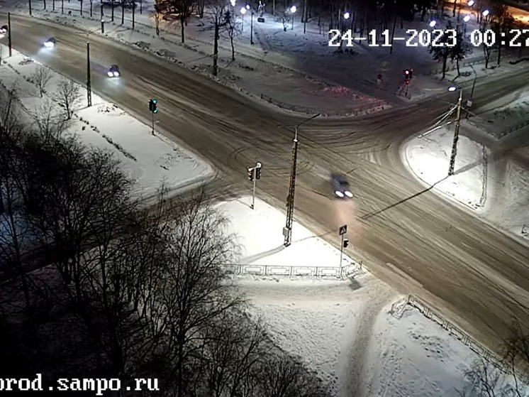 Дрифтеры синхронно прокатились по ночной улице в Петрозаводске