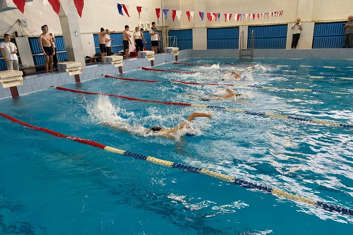 In honor of Mother's Day, swimmers competed in Bryansk Seltso