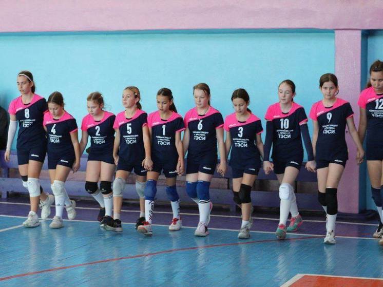 В Иркутске идёт финал первенства города по волейболу среди школьных спортклубов
