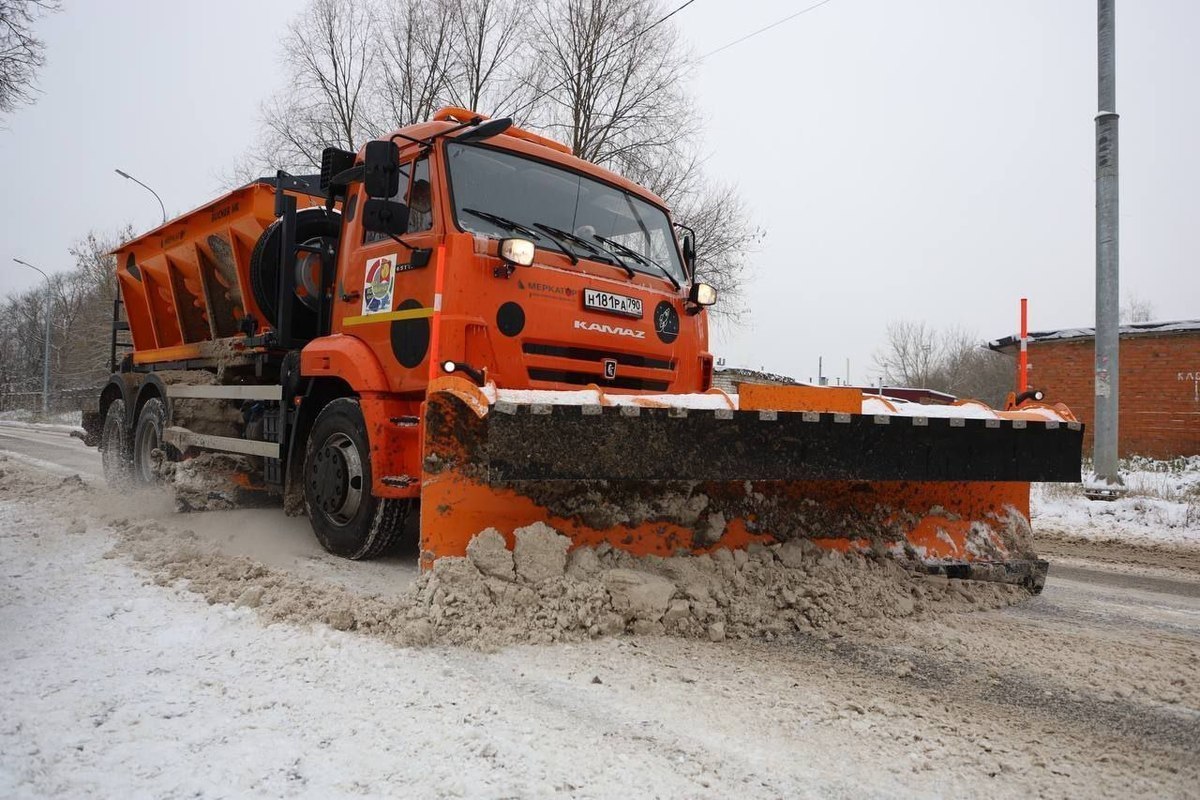 В Серпухове  устраняют последствия ночного снегопада