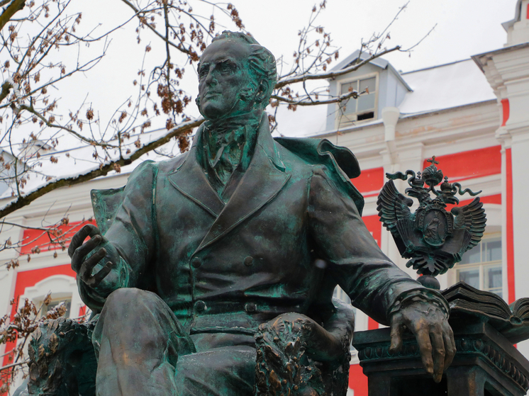 Памятник министру просвещения Российской империи Уварову открыли в Петербурге