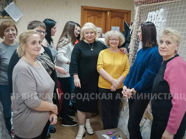 Женщин-волонтеров поздравили с Днем матери в Брянске