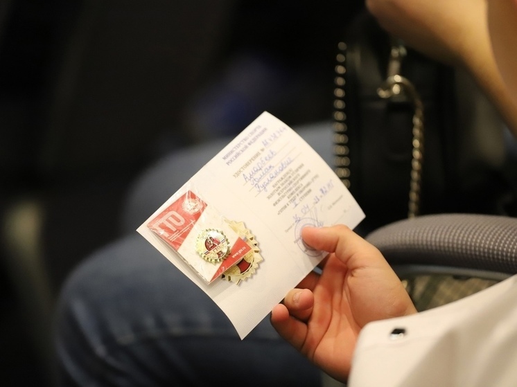 Более ста жителей Петрозаводска торжественно получили значки ГТО