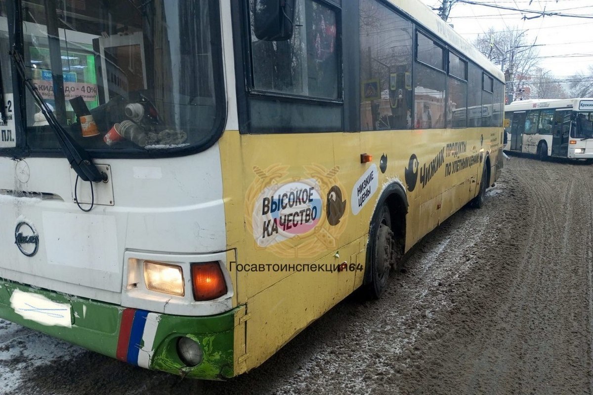 На Московской около СГУ пассажирский автобус сбил 62-летнюю женщину - МК  Саратов