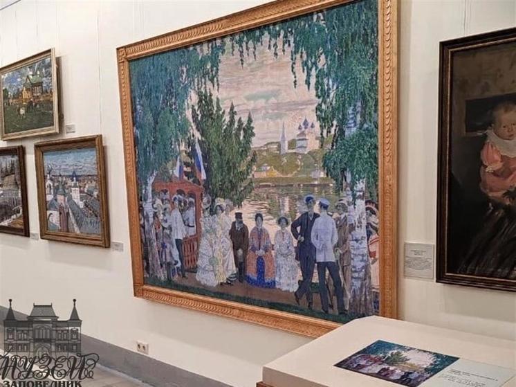 Костромские ноу-хау: в музее-заповеднике открылась выставка картин для незрячих