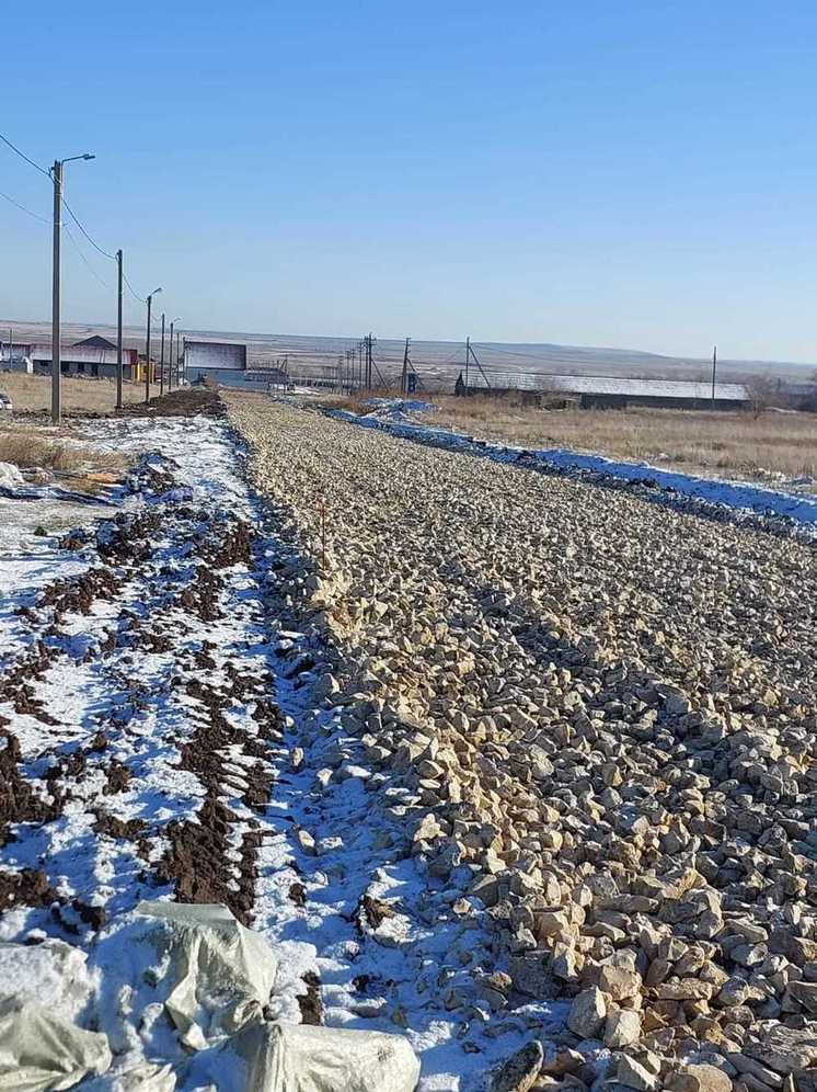 В поселке Бердянка улицы начали приводить в порядок