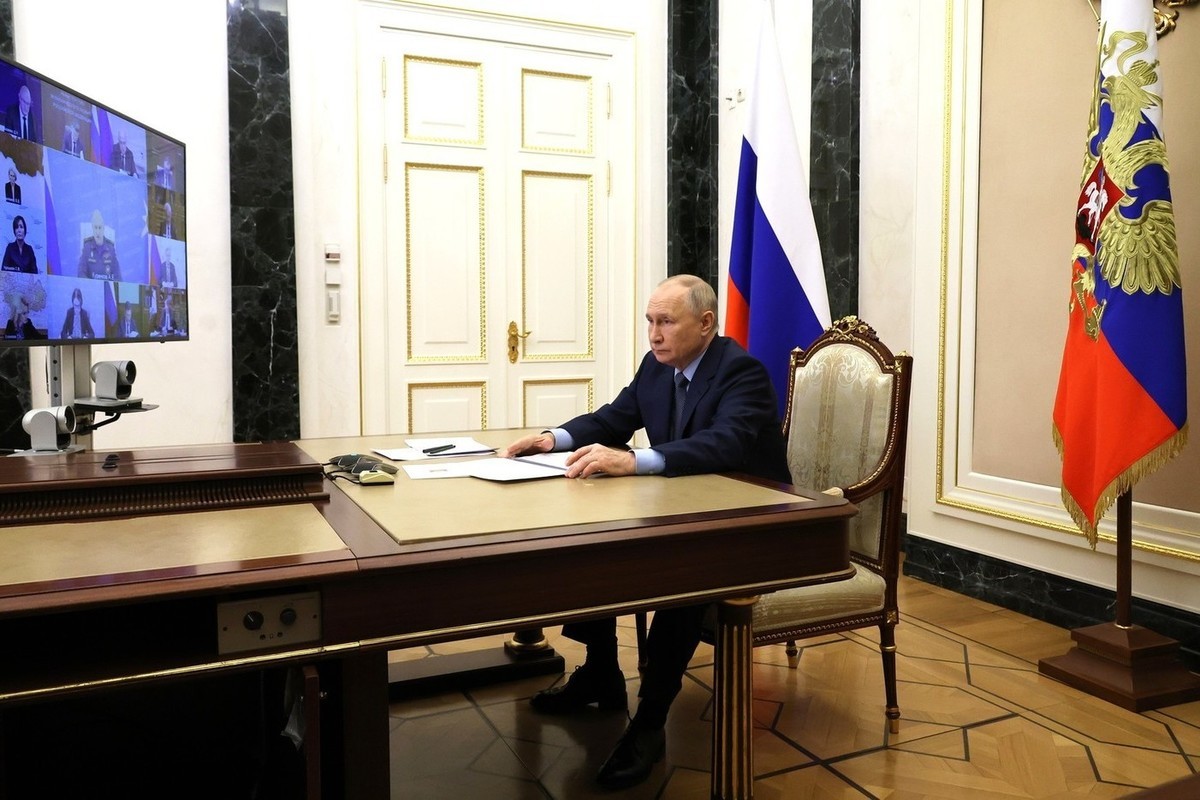 Putin held an operational meeting with permanent members of the Security Council