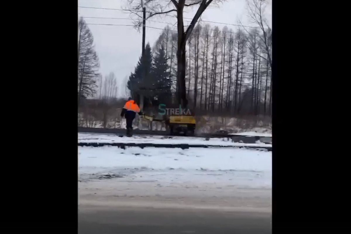 Ярославцы засняли укладку асфальта в снег и мороз