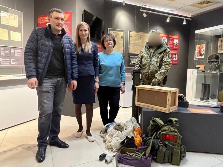 Участник СВО из Ноябрьска привез в музей артефакты с фронта