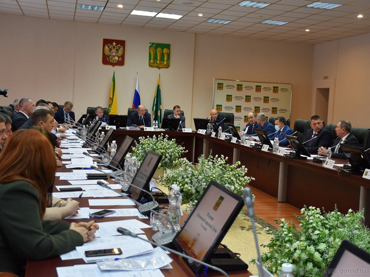 Пензенцам рассказали, почему город не справился с обильным снегопадом