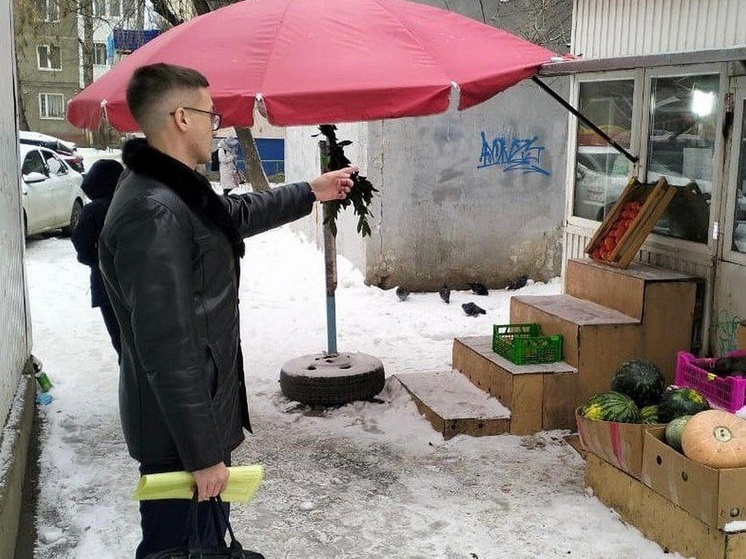 Из 11 ранее обнаруженных в Саратове незаконных ларьков снесли семь