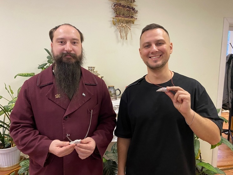 Перед баттлом былин и рэпа в НАО участники запаслись амулетами