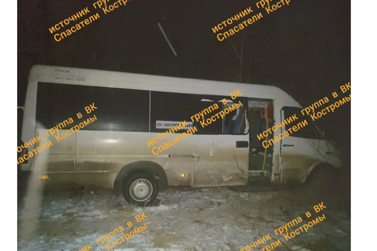 Костромские ДТП: на трассе Р-243 маршрутка свалилась в кювет, есть пострадавшие