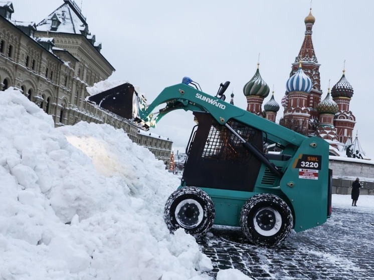 Городские службы продолжают работать в усиленном режиме из-за снегопада