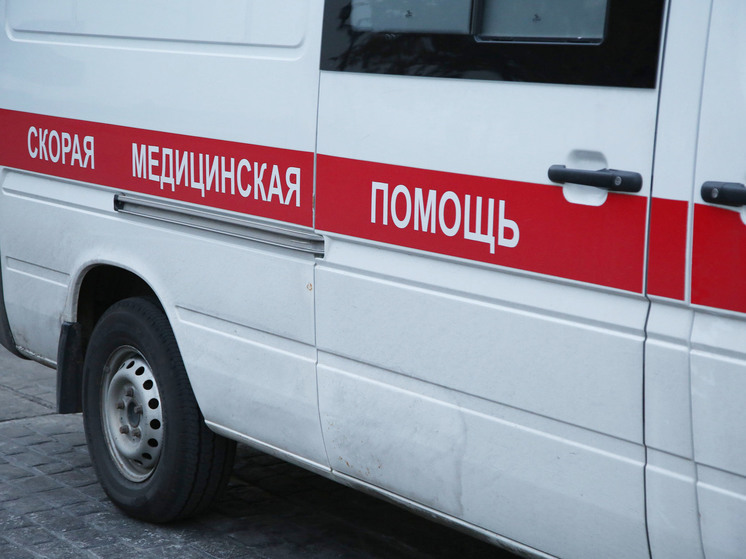 Иномарка сбила людей на светофоре на востоке Москвы