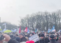 От 10 до 20 тысяч человек вышли сегодня в центр Берлина на акцию в поддержку мира