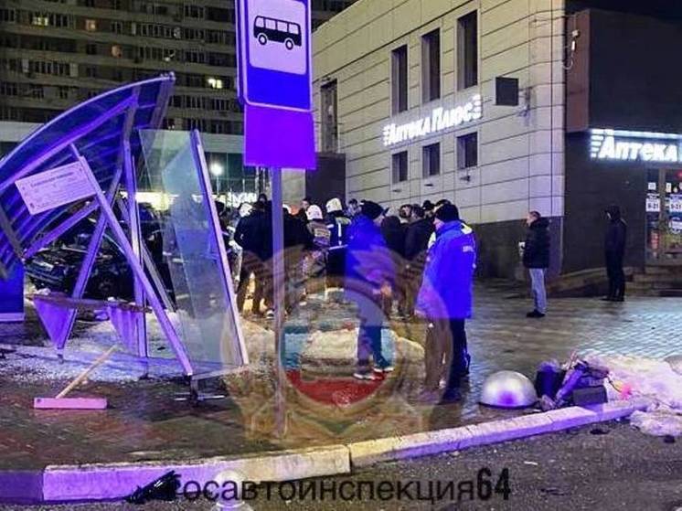 На Предмостовой площади «двенадцатая» въехала в остановку
