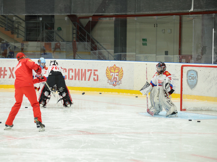 Тренеры «Красной Машины» провели мастер-классы для хоккеистов на Сахалине