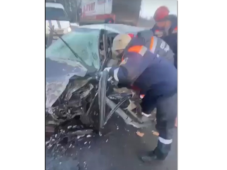 В Ярославле дорогу на окружной не поделили две иномарки