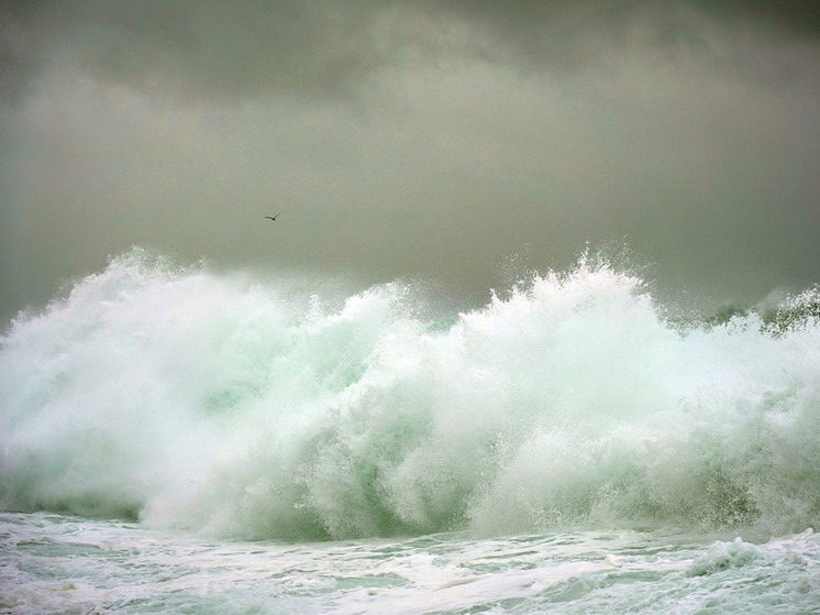 Волны высотой до 7 метром ожидаются на Черноморском побережье