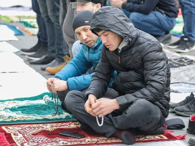 Москвичей стали раздражать моления мусульман в общественных местах
