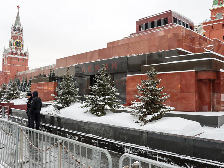 В Мавзолей Ленина выстроилась огромная очередь