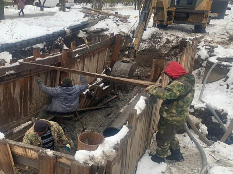 В Воронеже до конца года закончат ремонт аварийного водовода на Циолковского