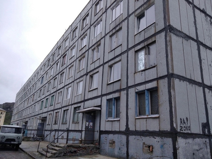 В Лиинахамари обветшалые лестницы заменили на новые