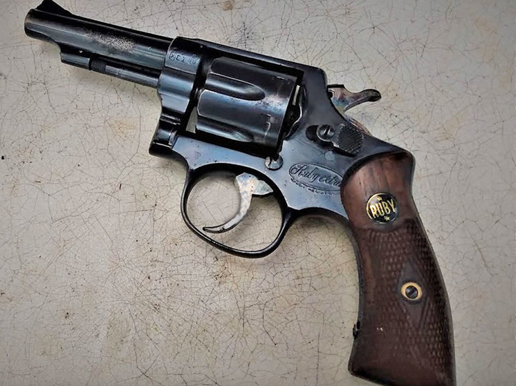 A St. Petersburg pensioner tried to shoot his brother with a Spanish revolver