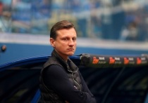 Бывший форвард «Локомотива» Дмитрий Булыкин считает, что разочарование от упущенной победы стало причиной нецензурной речи главного тренера «железнодорожников» Михаила Галактионова