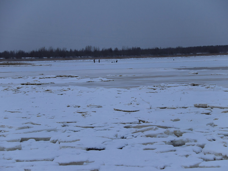 МЧС предупреждает об опасности выхода на неокрепший лед