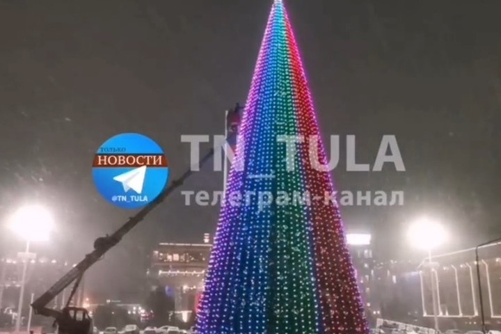 В Туле на новогодней елке на площади Ленина зажгли огни