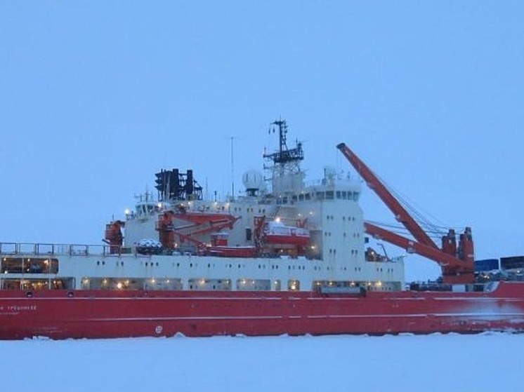 Топливо и продукты отправили на пять полярных метеостанций Чукотки