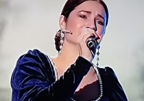 Солистка Оренбургской областной филармонии спела трогательную песню о маме на федеральном канале