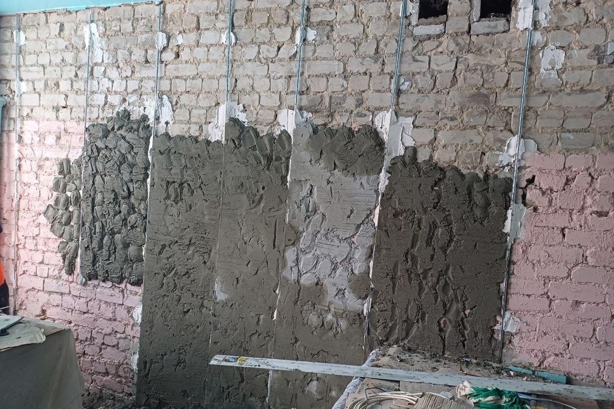 Пензенские строители ремонтируют здание пищеблока в Молочанске