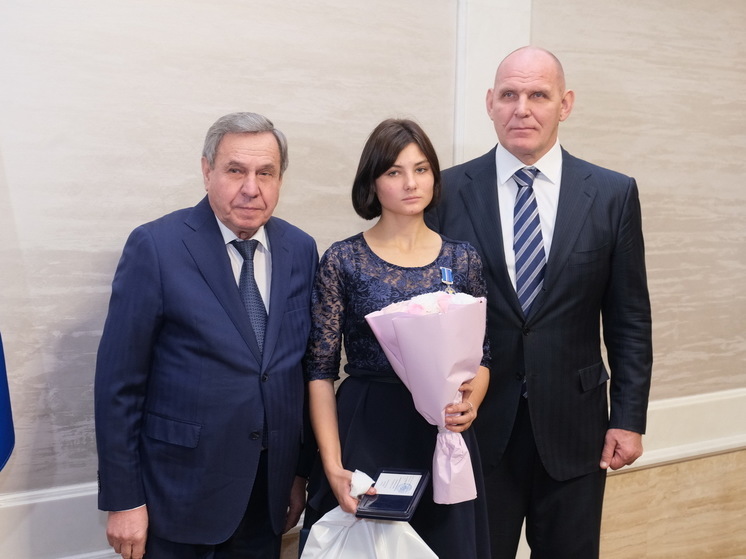 Новосибирские школьники получили награды за проявленное мужество