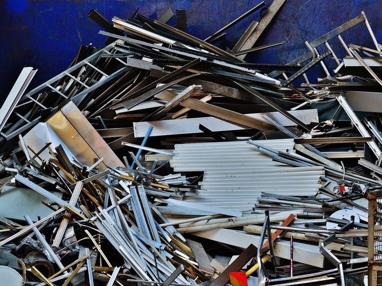 Автомобилист в Костомукше украл с дороги отбойники и повез в металлолом