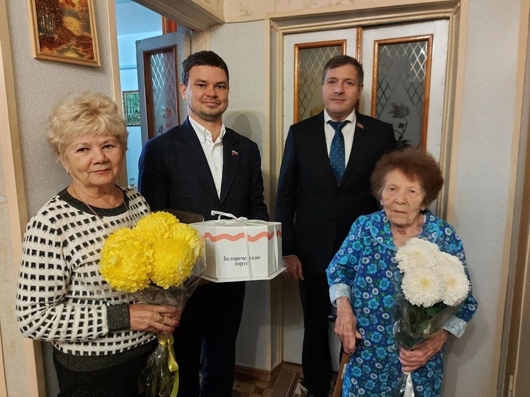 Депутат ЗСК Игорь Брагарник поздравил ветерана Великой Отечественной войны с Днём матери