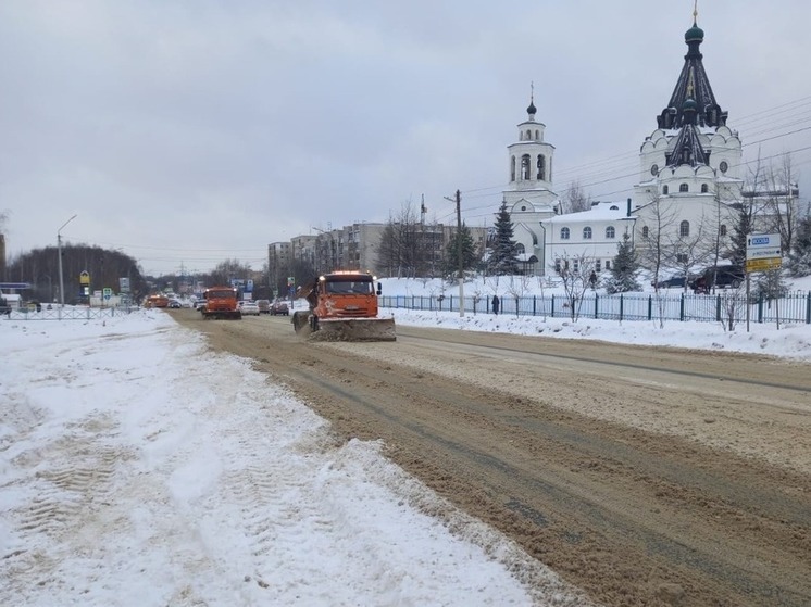 В Костроме дорожники усиленно борются с последствиями снегопада