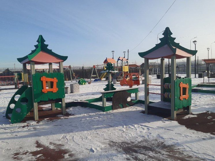 Две детские площадки построили в деревне Татхал-Онгой Нукутского района​