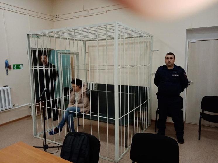 В Новосибирской области женщину, зарезавшую мать и ее сожителя, отправили в СИЗО