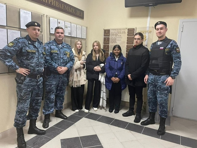 Калининградские приставы помогли заблудившейся студентке из Индии
