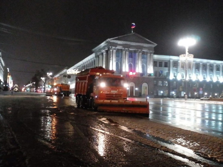 На улицы Курска вывели 59 единиц снегоуборочной техники
