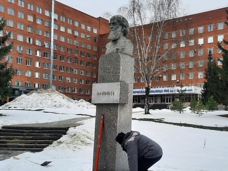 В Пензе перенесли памятник Григорию Захарьину