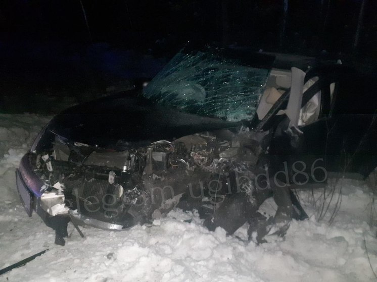 В Югре на региональной трассе произошла авария с четырьмя пострадавшими