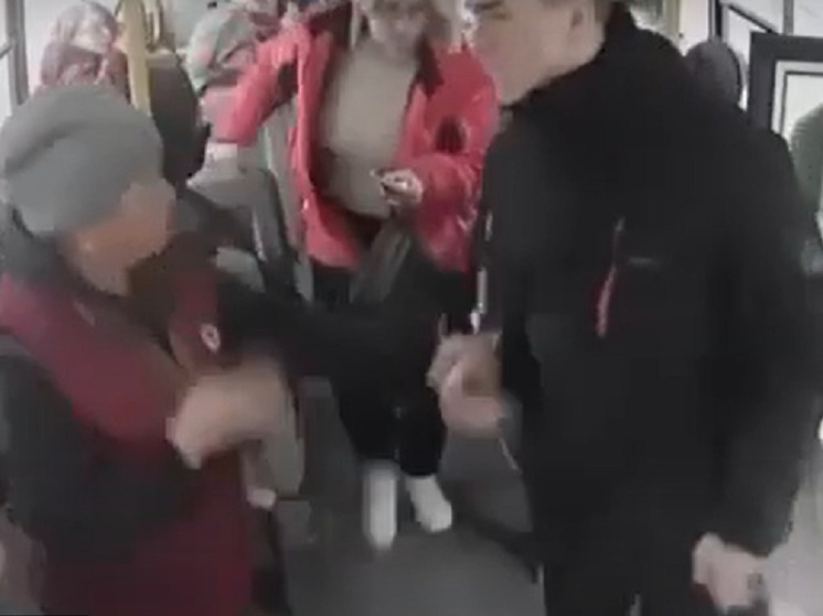 В Красноярске задержали мужчину, распылившего в лицо кондуктора перцовый баллончик